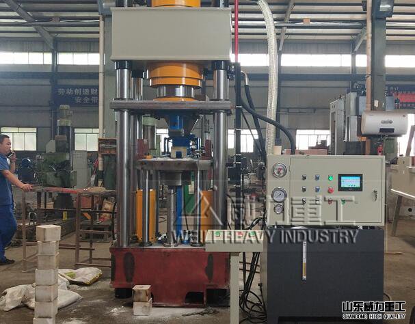 <b>200吨盐砖成型液压机</b> <b>200吨盐砖成型液压机</b>